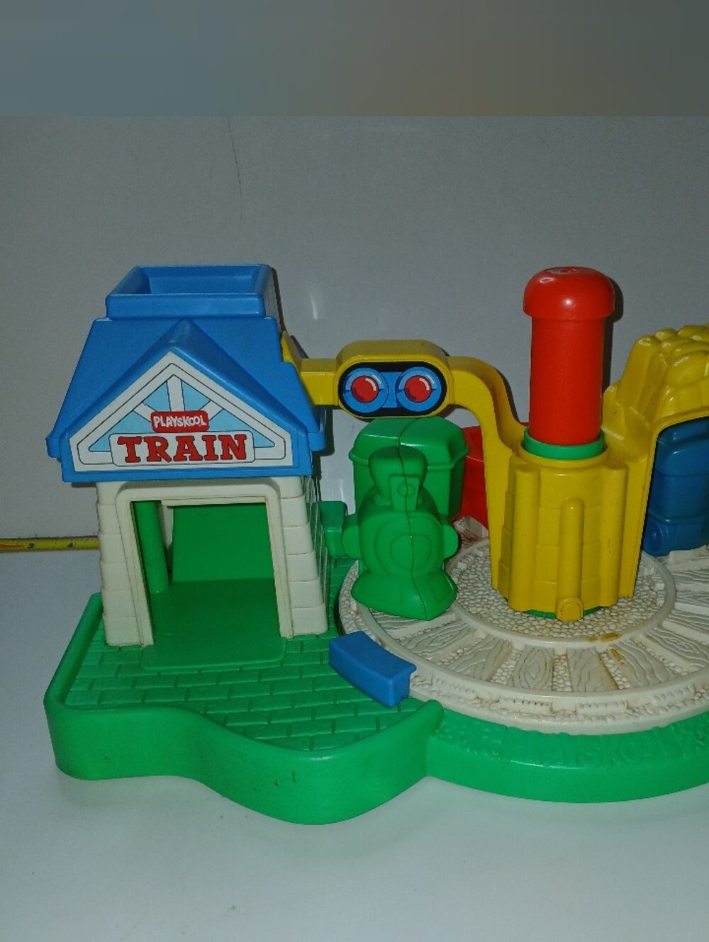 Vintage 1990 Playskool Train Station Push & Go Train set (Model M6870)